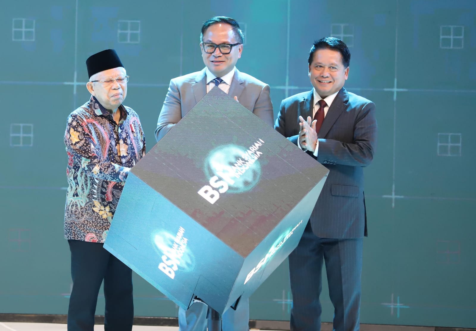 TUMBUH: Direktur Utama BSI Hery Gunardi (kanan) bersama Wakil Presiden RI KH Ma