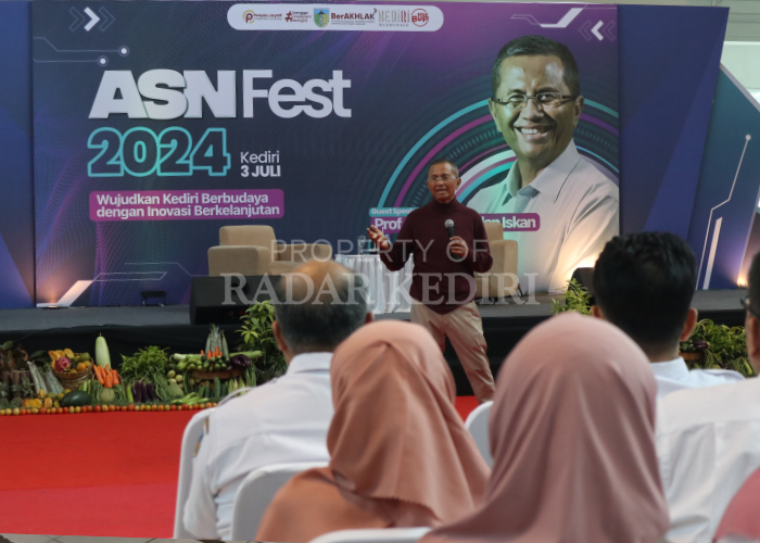 LUGAS: Mantan CEO Jawa Pos Dahlan Iskan berbagi tips agar para ASN Kabupaten Kediri tetap bisa berinovasi dan meningkatkan kinerjanya dalam ASN Festival kemarin.