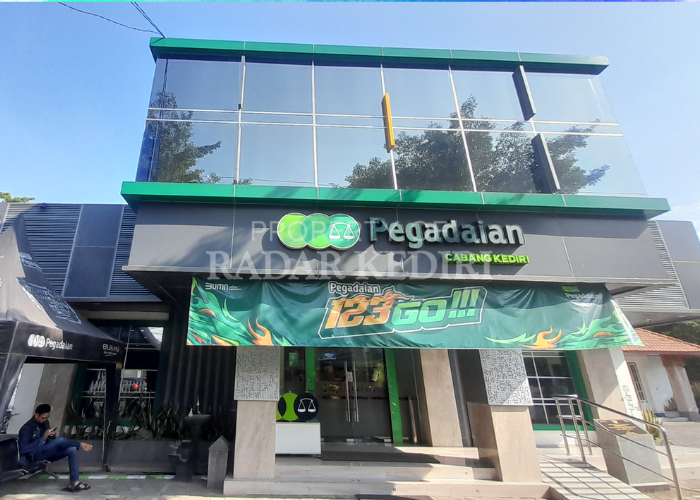 JADI RUJUKAN: Pegadaian Cabang Kediri paling banyak terima gadai emas.