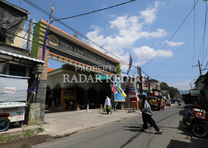 DIMINATI MASYARAKAT: SMA Pawyatan Daha Kota Kediri termasuk salah satu SMA swasta di Kota Kediri yang diminati siswa.