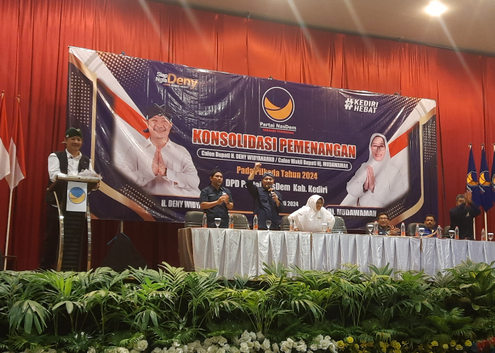 VISI MISI: Ketua DPC Nasdem Kabupaten Kediri Lutfi Mahmudiono membakar semangat seluruh kader Nasdem usai mendengarkan paparan sembilan program prioritas ngladeny menuju Kediri hebat.