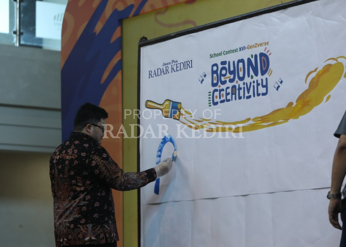 KEREN: Bupati Dhito saat pembukaan School Contest XVI di Convention Hall SLG, Jumat (19/7).