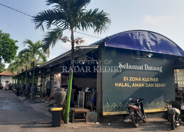ZONA KULINER HALAL: Kawasan Soto Tamanan yang berada di samping Terminal Tamanan di Kelurahan Campurejo, Mojoroto. Masih ada ribuan industri mamin yang belum sertifikasi halal.
