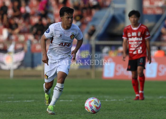 Gelandang Persik Kediri Bayu Otto.