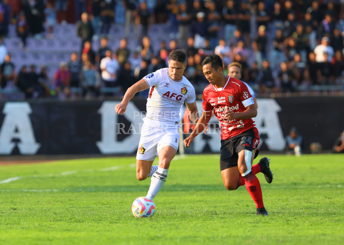 SIAP TANDANG: Persik Kediri saat menjamu Bali United di pekan pertama Liga 1 2024/2025.