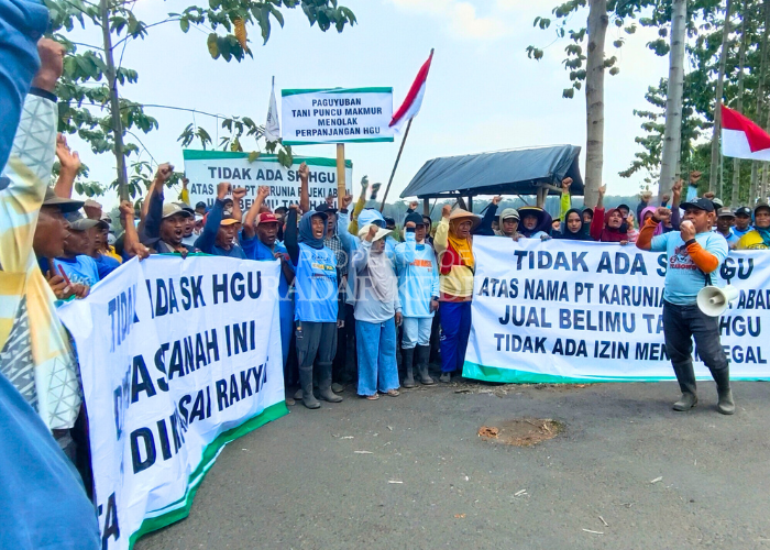 TAK BOLEH DIPERPANJANG: Warga dari Paguyuban Tani Puncu Makmur melakukan demo menolak perpanjangan HGU PT Mangli di Desa/Kecamatan Puncu kemari