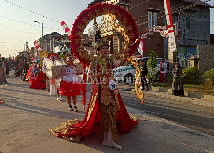 SEMARAK: Peserta Jongbiru Morning Carnival tampil memukau. Ini merupakan agenda rutin di Desa Jongbiru, Gampengrejo, Kabupaten Kediri.