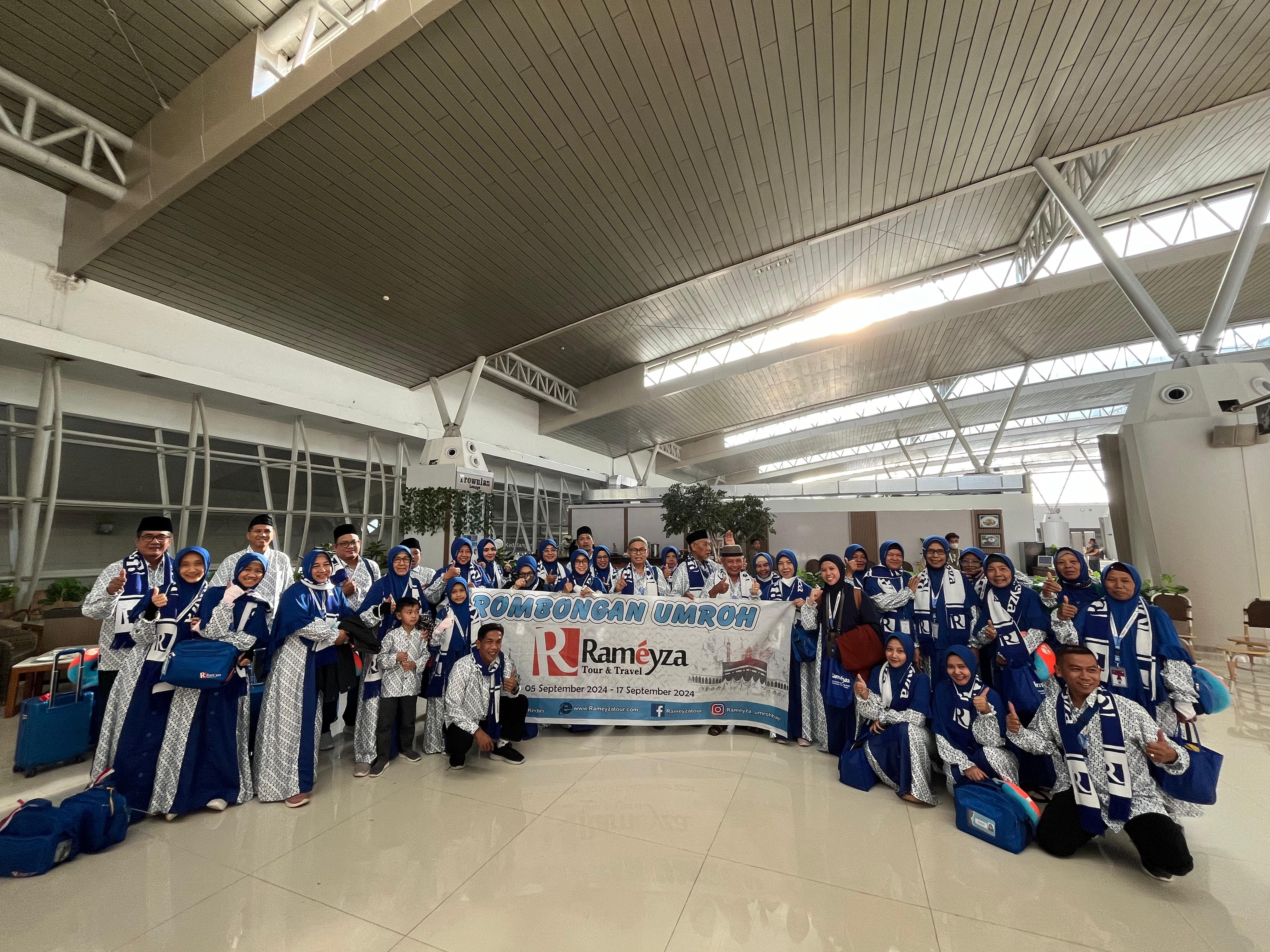 Rameyza Tour & Trave memberangkatkan lagi rombongan umrah untuk September ini. Ada puluhan jemaah yang ikut berangkat ke tanah suci dari biro perjalanan umrah terbesar di Kediri Raya ini.