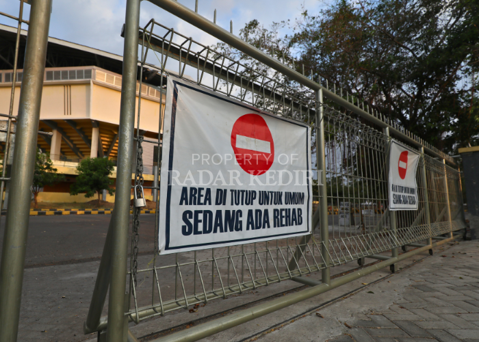 SEDANG ADA REHAB: GOR Jayabaya Kota Kediri ditutup karena akan dilakukan perombakan total.