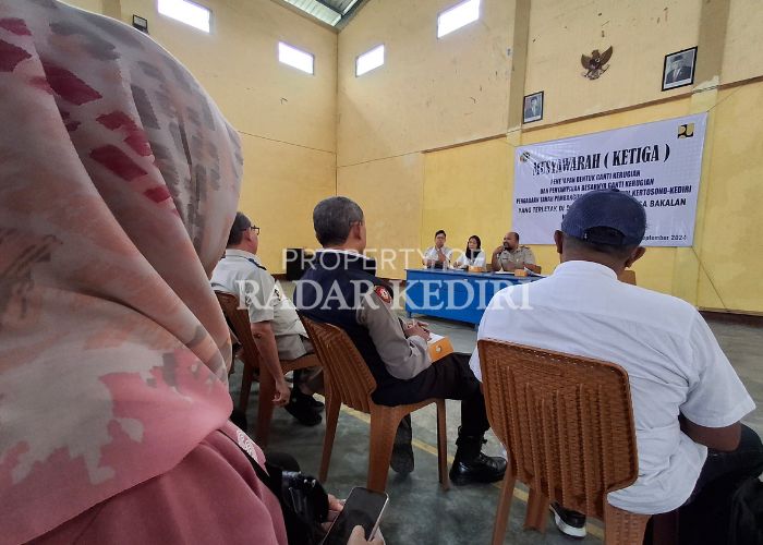ALOT: Warga Desa Ngablak, Banyakan dan Desa Bakalan, Grogol menggelar musyawarah terkait pembebasan lahan yang terkendala harga dan tanah sengketa keluarga.