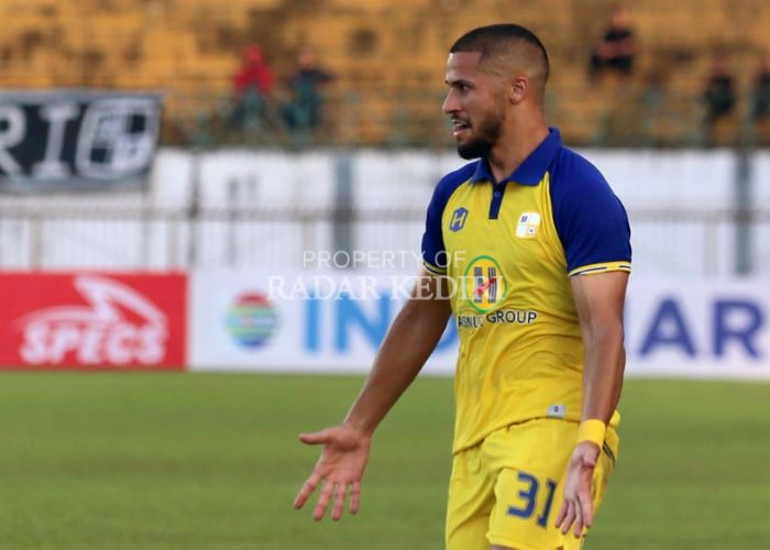 BERBAHAYA: Murilo Mendes menjadi salah satu pemain PS Barito Putera yang akan diwaspadai Persik Kediri.