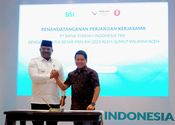 Direktur Utama BSI Hery Gunardi berjabat tangan dengan (Pj) Gubernur Aceh Safrizal ZA yang berlangsung di  Gedung Landmark BSI Aceh, Selasa (10/9).