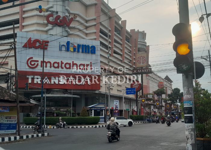 SEPI: Pusat perbelanjaan di Kota Kediri tampak lengang. Terjadi deflasi empat bulan beruntun di Kota Kediri diduga karena adanya penurunan daya beli dari kalangan kelas menengah.