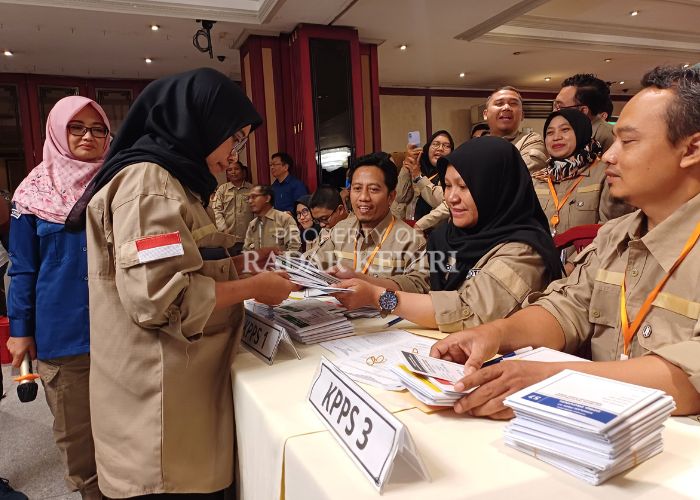 Ilustrasi petugas KPPS di Kota Kediri