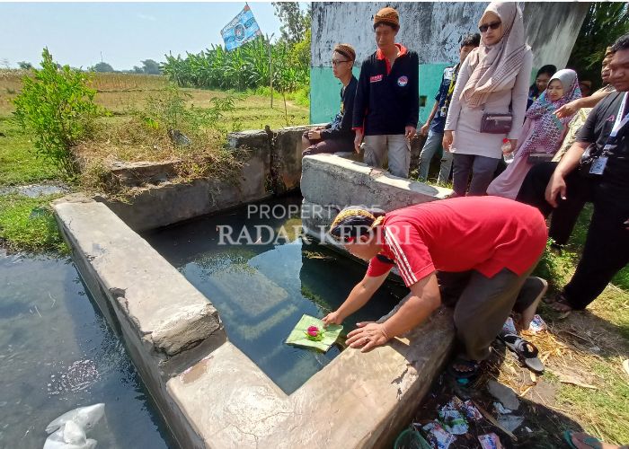 LARUNG SESAJI: Pemdes Sonorejo, Kecamatan Grogol konsisten menjaga tradisi dan lingkungan.