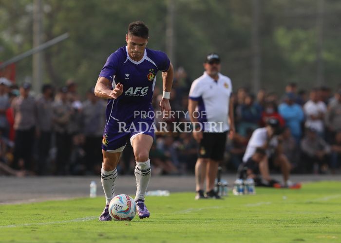 JURU GEDOR: Striker Persik Kediri Ramiro Fergonzi diharapkan kembali mencetak gol saat lawan Persita Tangerang.
