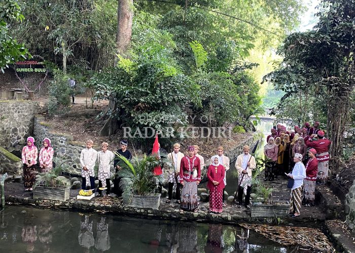 LESTARIKAN ALAM DAN TRADISI: Pemdes Wonorejo, Wates menggelar ritual rutin setahun sekali.