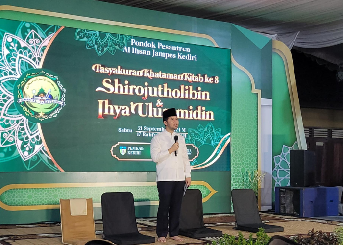 DORONG KEMAJUAN: Wagub Jatim 2019-2024 Emil Elestianto Dardak saat menghadiri cara di Pondok Pesantren Al-Ihsan Jampes, Kediri, Minggu (23/9/2024).