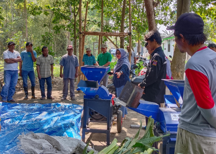 ANTUSIAS: Peserta pelatihan menyimak materi dari tim dosen dan mahasiswa Research Center of Biodiversity UNP Kediri.