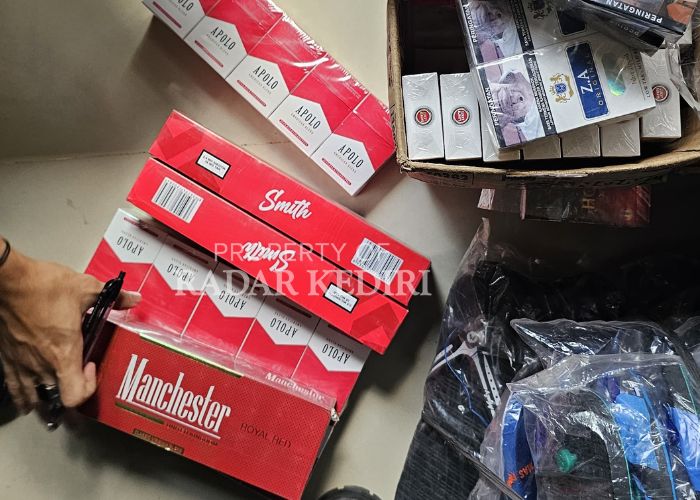 ILEGAL: Rokok polos yang disita Bea Cukai Kediri.