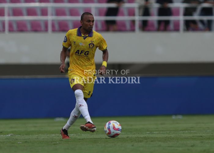 MENEPI: Rohit Chand harus absen karena mendapatkan akumulasi kartu saat melawan Persis Solo.