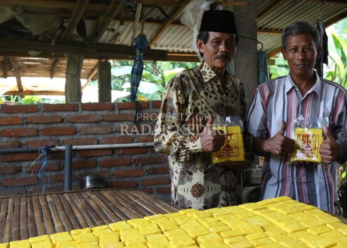 TAHU KUNING: Produksi tahu kuning asli Desa Mlati, Mojo, Kediri jadi unggulan.