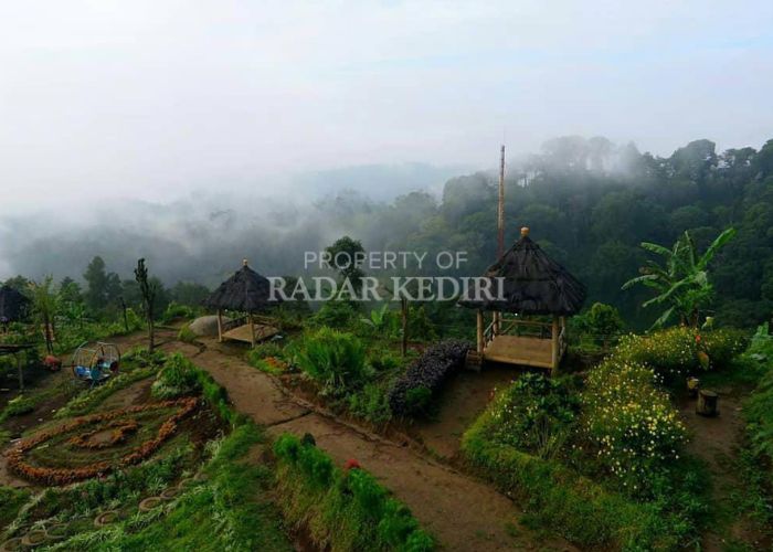 MENAWAN: Objek wisata Balekambang di Desa Jugo, Mojo menjadi salah satu destinasi unggulan.