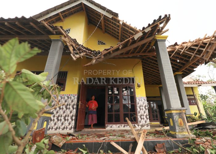 Cerita Mariyati, Warga di Ngancar Kediri saat Hujan Deras dan Angin yang Menerjang Wilayah