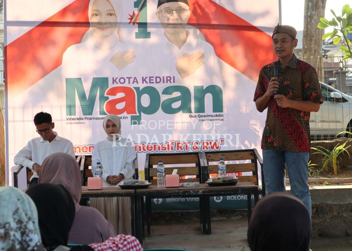 AMUNISI BARU: Reza Darmawan bersama relawan RADAR VAGUS menyampaikan dukungannya untuk memenangkan pasangan Vinanda-Gus Qowim di Pilwali 2024.