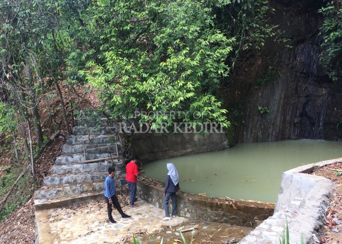 ASRI: Curug Kali Tempuran di Desa Petungroto, Kecamatan Mojo memiliki keindahan yang menawan.