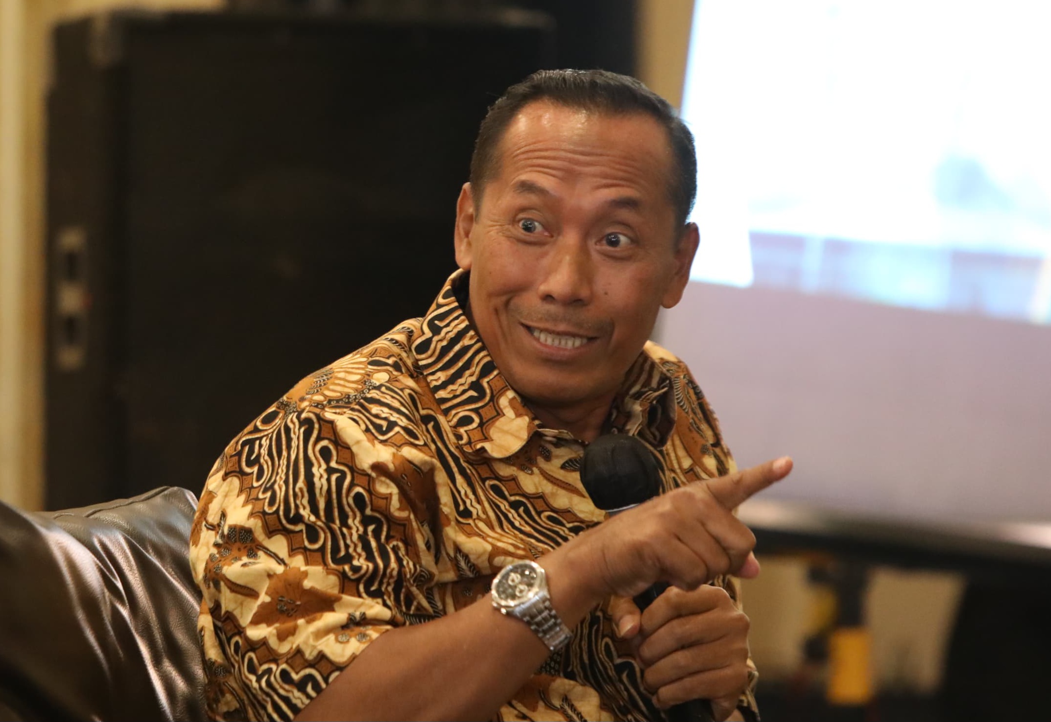 PUTRA KEDIRI: Prof Fauzan saat menjadi pemateri diskusi yang digelar oleh Radar Kediri. Kini, Prof Fauzan ditunjuk sebagai Wakil Menteri Kabinet Merah Putih Prabowo Gibran.