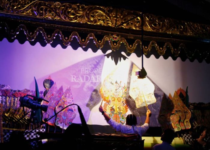 TRADISI: Pemdes Kandangan rutin mengadakan pagelaran wayang kulit setiap tahunnya.