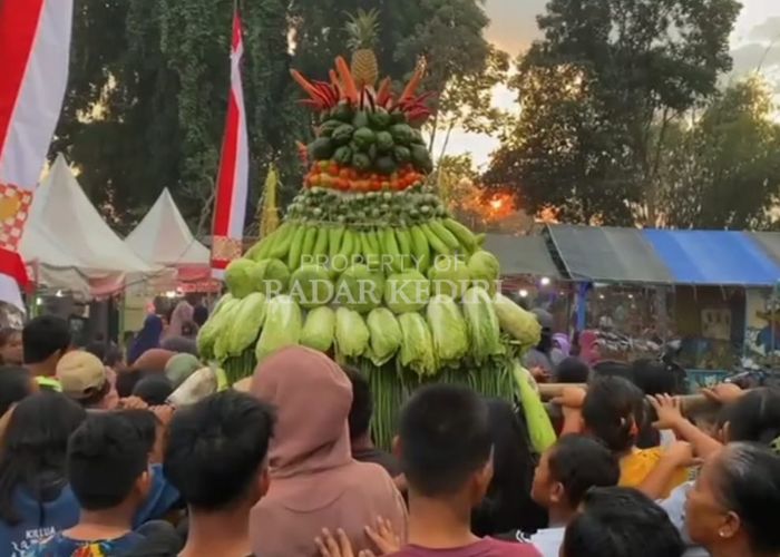 UNIK: Tradisi nyekar sewon menjadi ikon di Desa Jerukwangi, Kandangan.