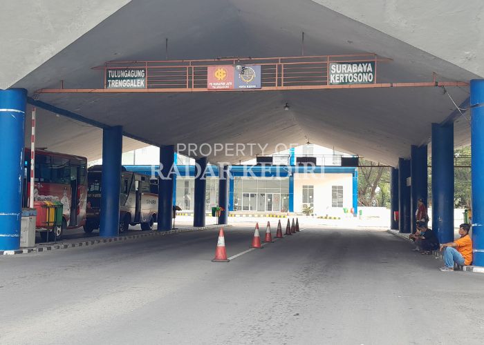 KOSONG: Trayek ke Tulungagung dan Trenggalek di Terminal Tamanan Kota Kediri sepi.