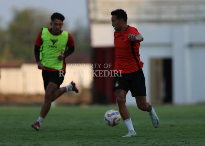 GEBRAKAN: Manajemen Persik Kediri akan mengajak santri menjadi player escort saat jamu Persib Bandung.
