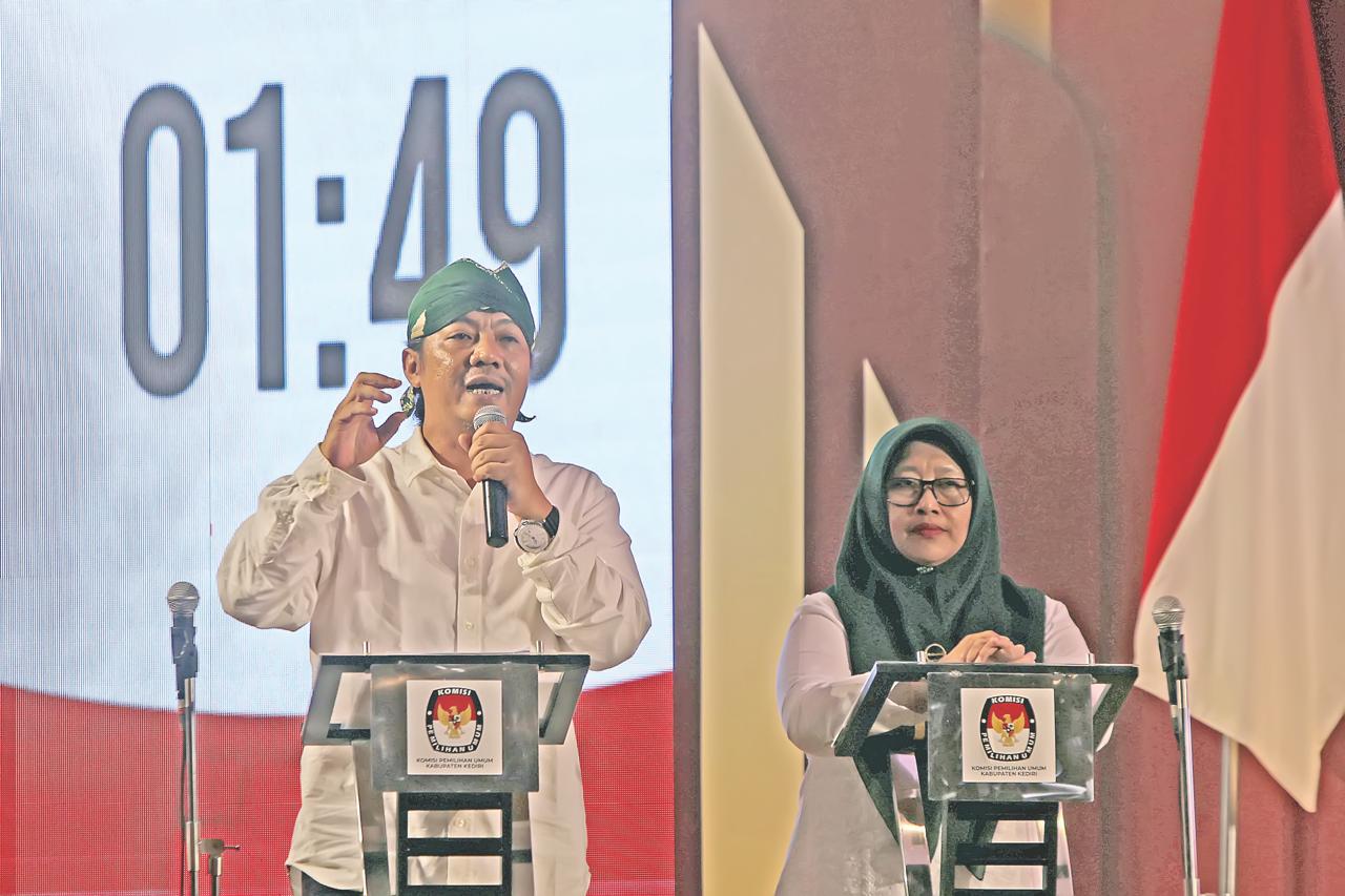 Debat Perdana Calon Kepala Daerah Kabupaten Kediri, Pasangan Deny-Mudawamah Tawarkan Beragam Program Prorakyat