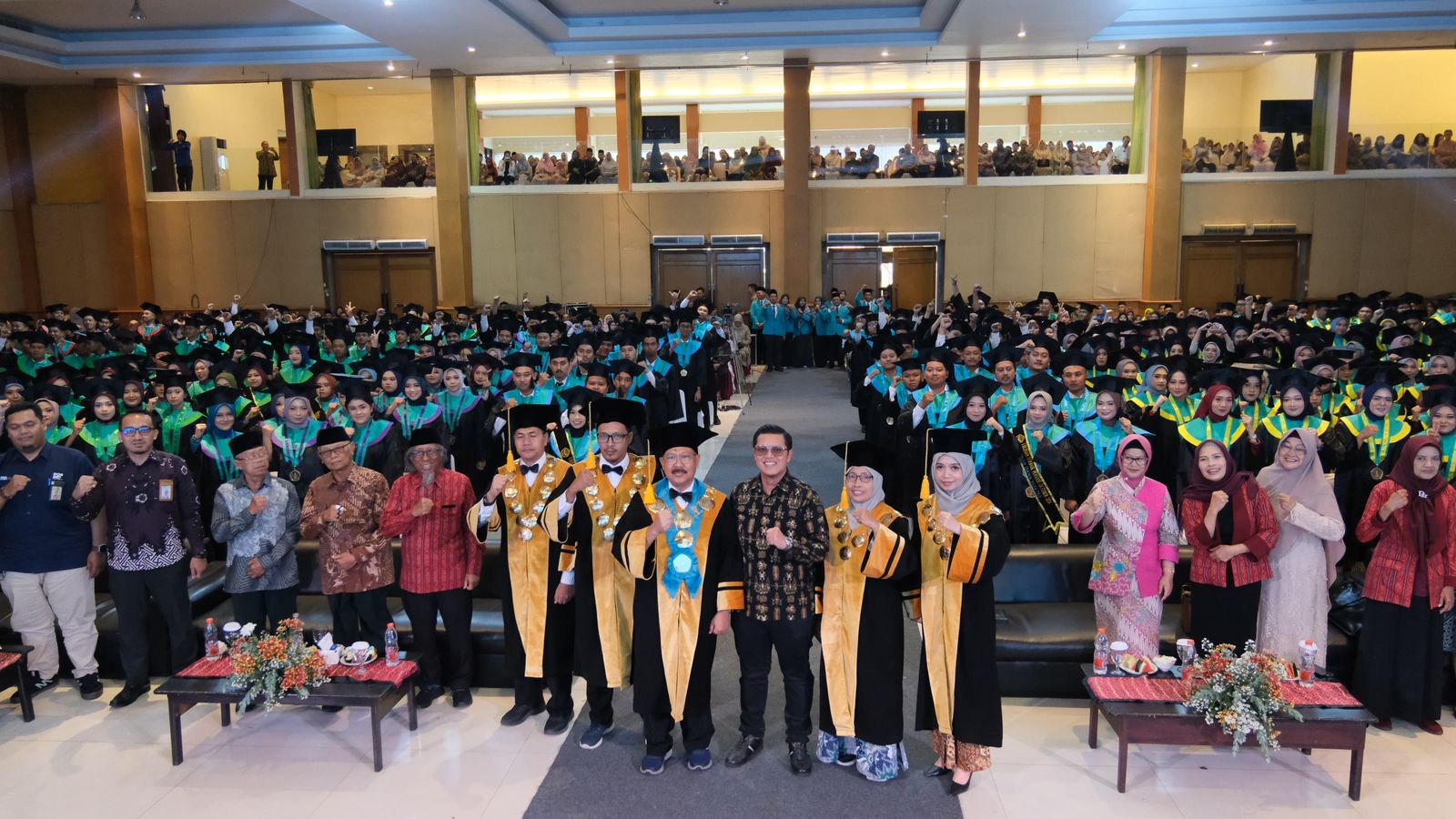 AKADEMISI: Suasana wisuda Uniska Kediri, Minggu&nbsp;(27/10).