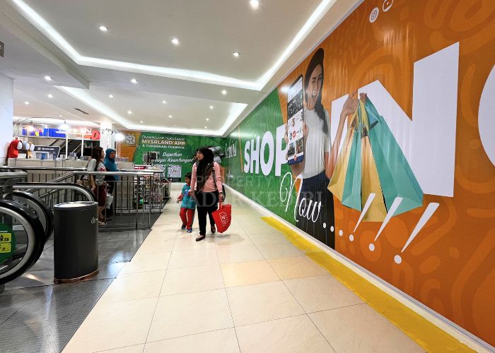 Area gerai Transmart di lantai 2 Kediri Mall kini ditutup. Hingga awal November ini masih belum ada tenant baru yang mengisi lokasi tersebut.