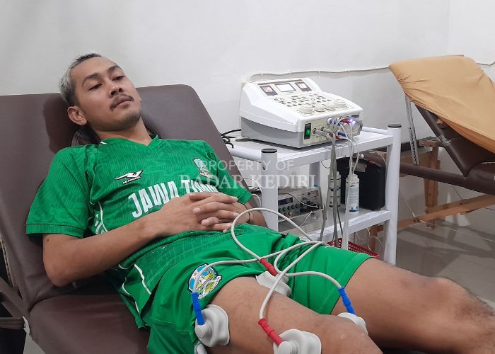 Mohammad Rafael mengikuti fisioterapi setelah mengalami cedera ACL saat PON