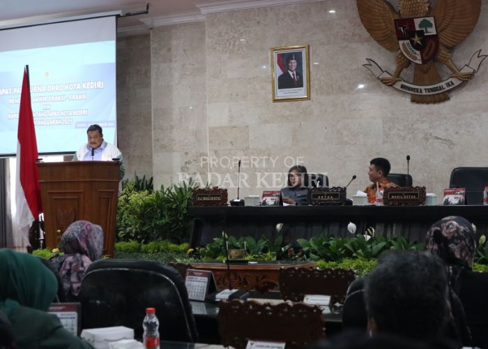 SAH: Soedjoko Adi Poerwanto membacakan pendangan akhir fraksi PDI Perjuangan.