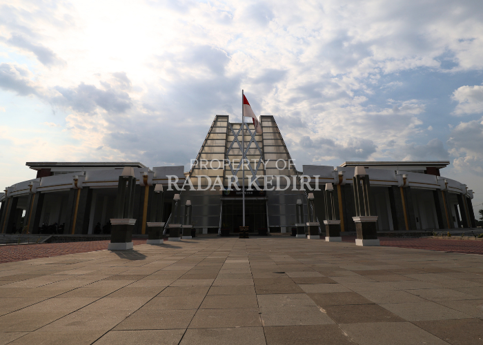 MEGAH: Bangunan Museum Sri Aji Joyoboyo yang belum sepenuhnya tuntas akan dilanjutkan kembali tahun depan.