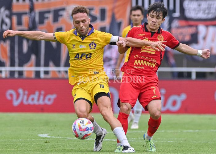 DUEL: Persik Kediri versus Persija Jakarta.