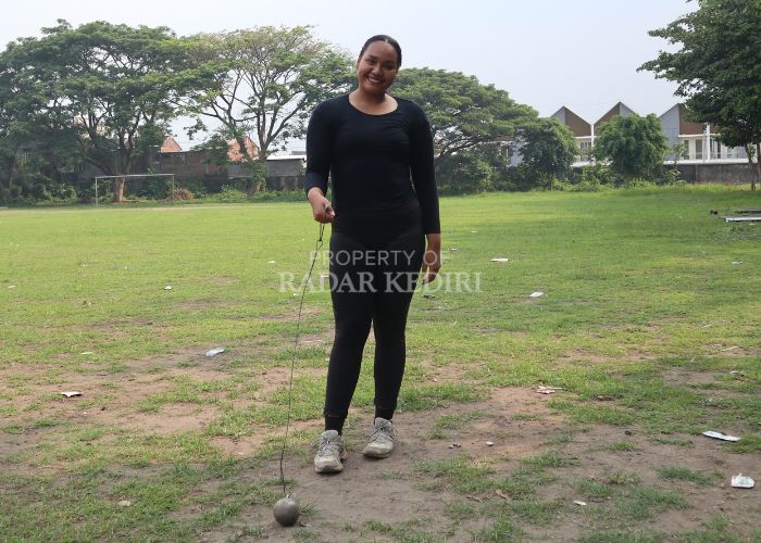 BERPRESTASI: Indira Pratiwi di sela-sela latihannya.