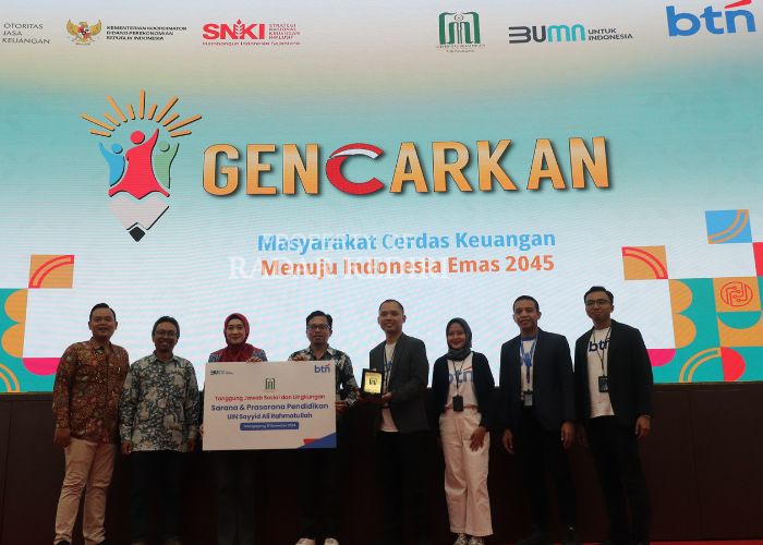 PEDULI; Manajemen BPN Kediri menyerahkan bantuanTJSL alat praktikum Laboratorium Psikologi UIN Satu Tulungagung di sela-sela acara pada Rabu (11/12).