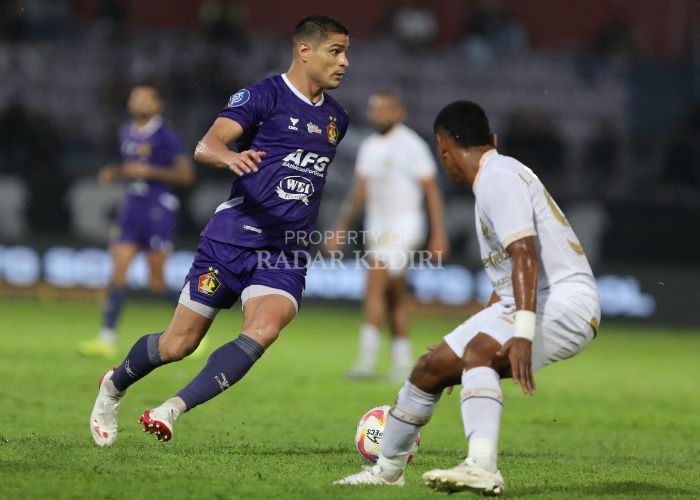 Ramiro Fegonzi saat melawan Arema FC