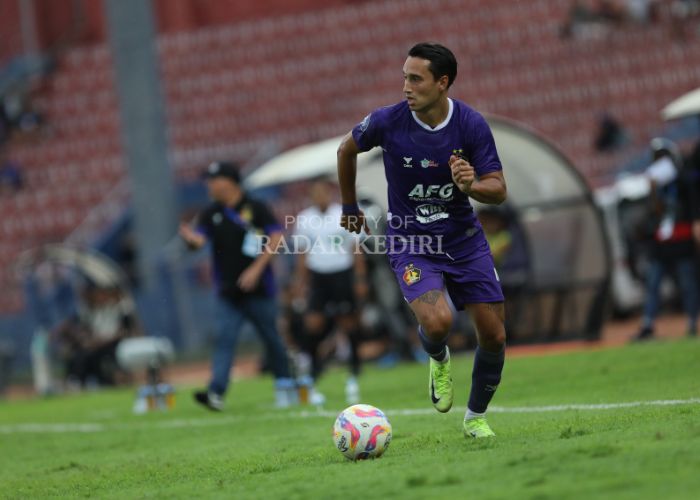 Ezra Walian
