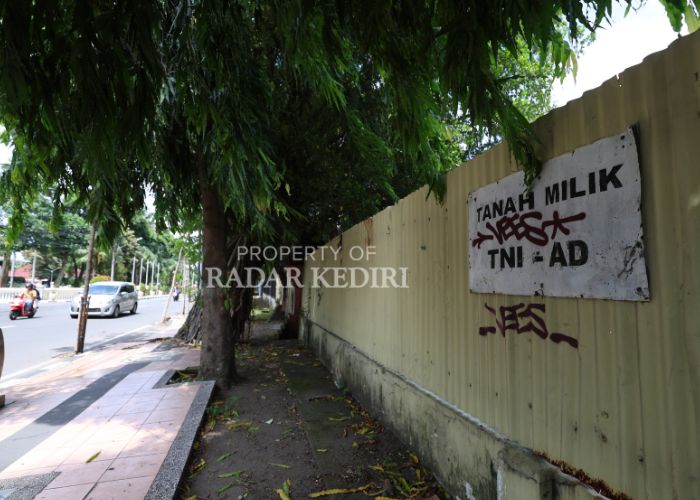 LENGANG: Lokasi dapur makan bergisi gratis di jalan Basuki Rahmat Kota Kediri.