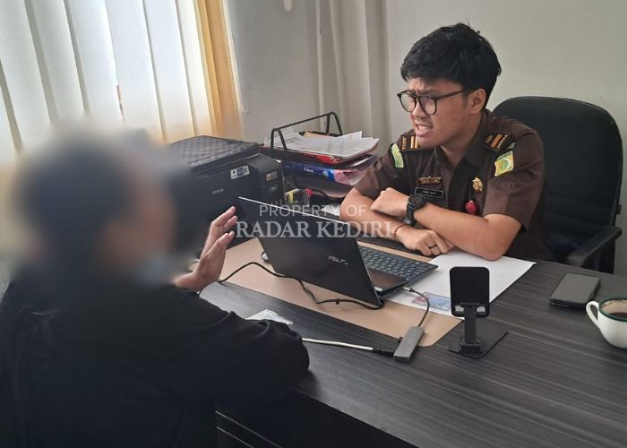GALI KETERANGAN: Penyidik Kejari Kabupaten Kediri memeriksa saksi terkait kasus dugaan korupsi kredit di BRI. Hari ini penyidik akan melakukan pemeriksaan lanjutan.