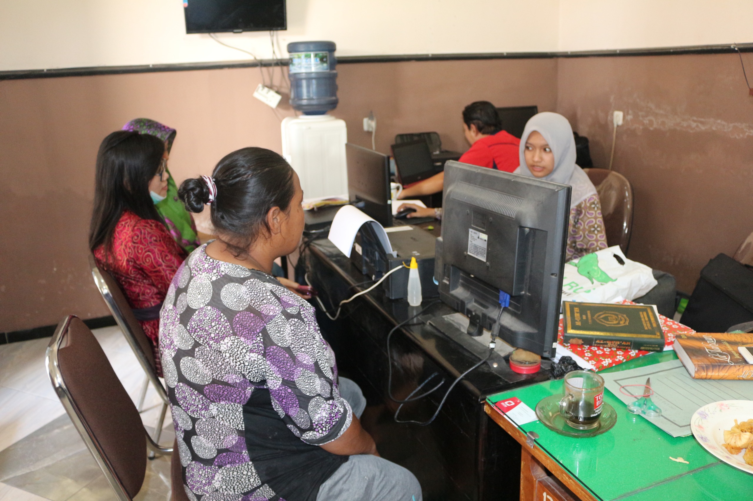 Pelayanan di Kantor Desa Kwadungan.