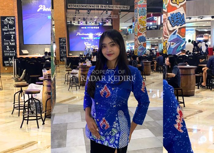 DESAINER MUDA: Divanda Cheryl Verial Balqis (foto kanan) dan busana rancangannya yang dikenakan 12 finalis Putri Indonesia Jawa Timur 2025 di sesi preliminary competition (9/1).